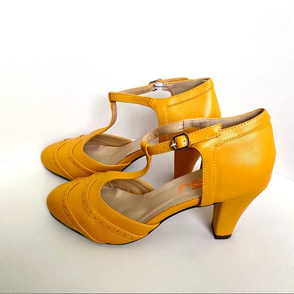 Women yellow sandals - Picture 2 of 4